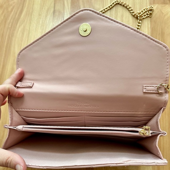Badgley Mischka Studio Pale Pink Quilted Crossbody Clutch - Picture 4 of 4